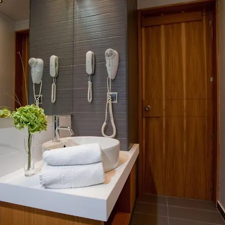 Готель Semiramis 4*